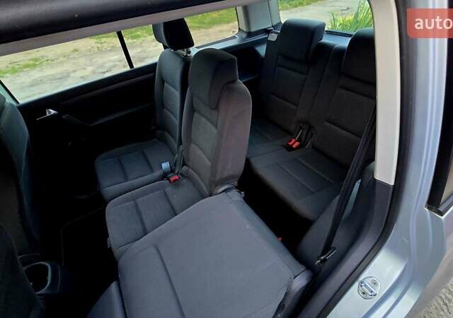 Сірий Фольксваген Туран, об'ємом двигуна 1.6 л та пробігом 225 тис. км за 7777 $, фото 39 на Automoto.ua