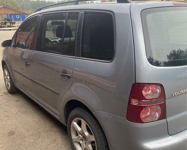 Серый Фольксваген Туран, объемом двигателя 1.6 л и пробегом 225 тыс. км за 6000 $, фото 8 на Automoto.ua