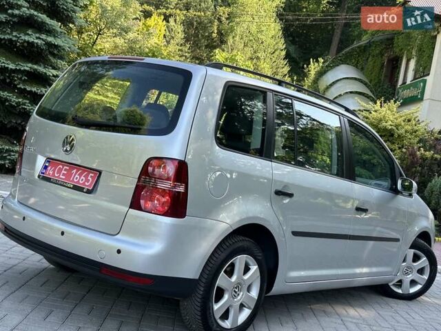 Сірий Фольксваген Туран, об'ємом двигуна 1.6 л та пробігом 230 тис. км за 6750 $, фото 37 на Automoto.ua