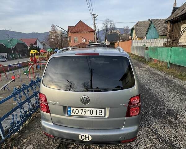 Сірий Фольксваген Туран, об'ємом двигуна 1.4 л та пробігом 300 тис. км за 5600 $, фото 1 на Automoto.ua