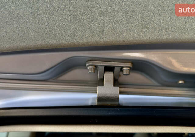 Сірий Фольксваген Туран, об'ємом двигуна 1.6 л та пробігом 218 тис. км за 8400 $, фото 42 на Automoto.ua