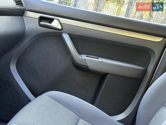 Сірий Фольксваген Туран, об'ємом двигуна 1.6 л та пробігом 230 тис. км за 6750 $, фото 78 на Automoto.ua