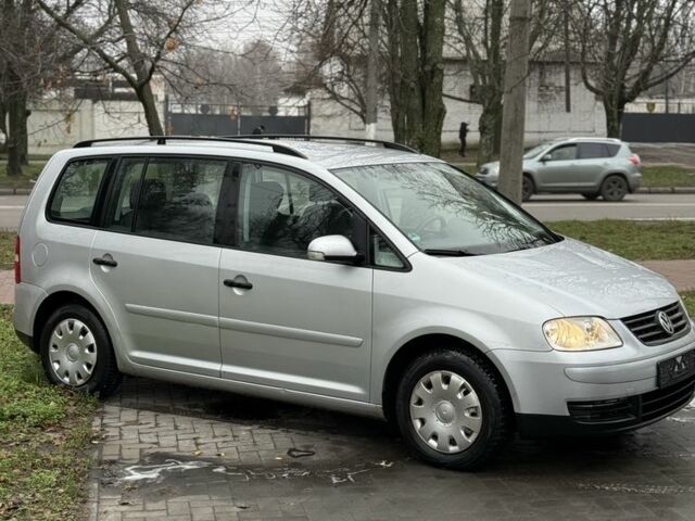 Серый Фольксваген Туран, объемом двигателя 0 л и пробегом 300 тыс. км за 3350 $, фото 5 на Automoto.ua