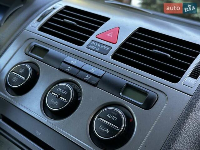 Сірий Фольксваген Туран, об'ємом двигуна 1.6 л та пробігом 230 тис. км за 6750 $, фото 89 на Automoto.ua