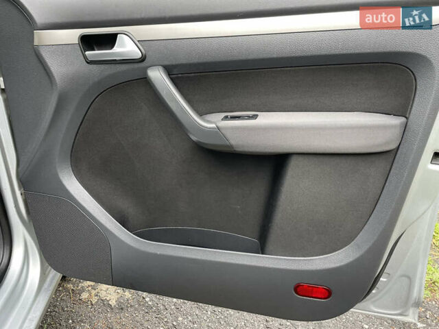 Серый Фольксваген Туран, объемом двигателя 1.9 л и пробегом 263 тыс. км за 7400 $, фото 25 на Automoto.ua