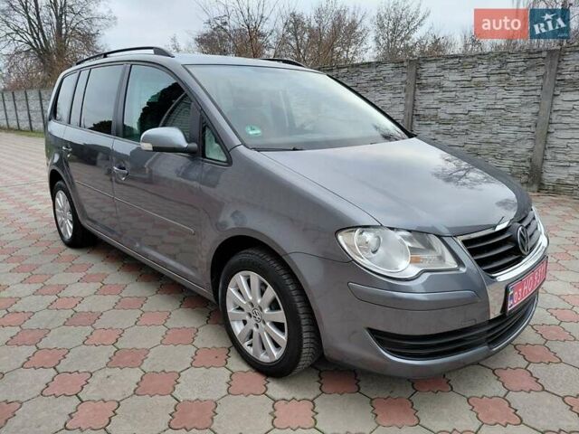 Серый Фольксваген Туран, объемом двигателя 1.6 л и пробегом 196 тыс. км за 7499 $, фото 6 на Automoto.ua
