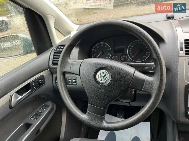 Серый Фольксваген Туран, объемом двигателя 1.6 л и пробегом 262 тыс. км за 6700 $, фото 22 на Automoto.ua
