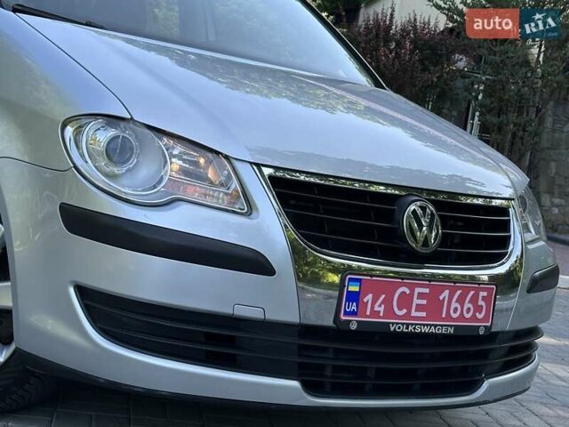 Сірий Фольксваген Туран, об'ємом двигуна 1.6 л та пробігом 230 тис. км за 6800 $, фото 44 на Automoto.ua