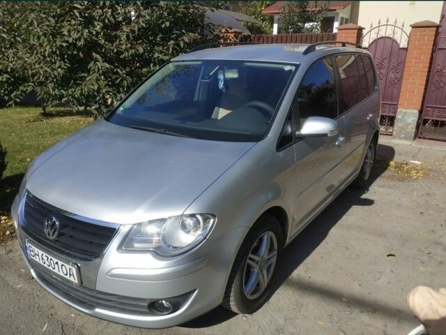 Серый Фольксваген Туран, объемом двигателя 1.4 л и пробегом 216 тыс. км за 6600 $, фото 3 на Automoto.ua