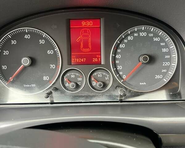 Серый Фольксваген Туран, объемом двигателя 1.4 л и пробегом 278 тыс. км за 5300 $, фото 5 на Automoto.ua