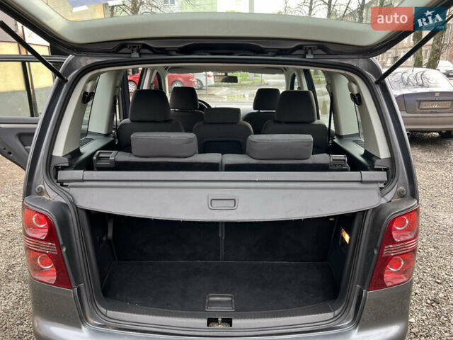 Сірий Фольксваген Туран, об'ємом двигуна 1.39 л та пробігом 208 тис. км за 7200 $, фото 17 на Automoto.ua