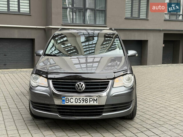 Серый Фольксваген Туран, объемом двигателя 1.9 л и пробегом 282 тыс. км за 6900 $, фото 3 на Automoto.ua