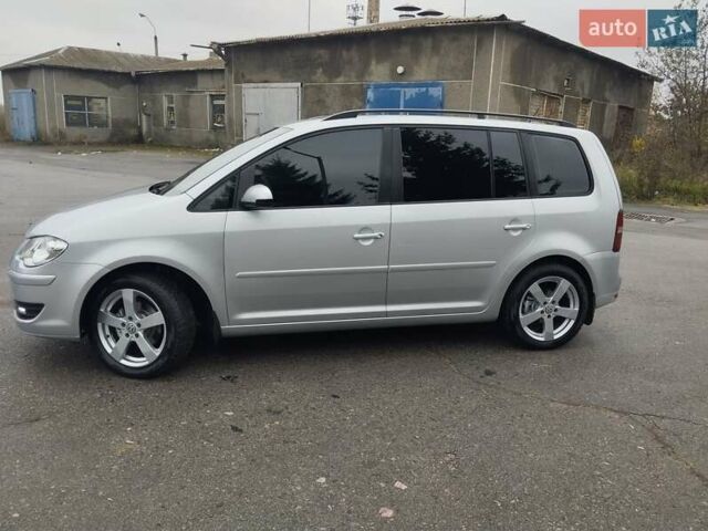 Серый Фольксваген Туран, объемом двигателя 1.6 л и пробегом 254 тыс. км за 7650 $, фото 4 на Automoto.ua