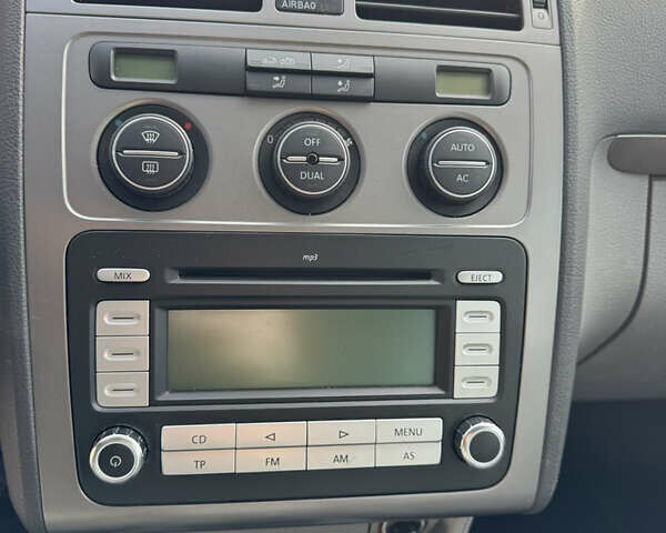 Серый Фольксваген Туран, объемом двигателя 1.6 л и пробегом 199 тыс. км за 7699 $, фото 19 на Automoto.ua