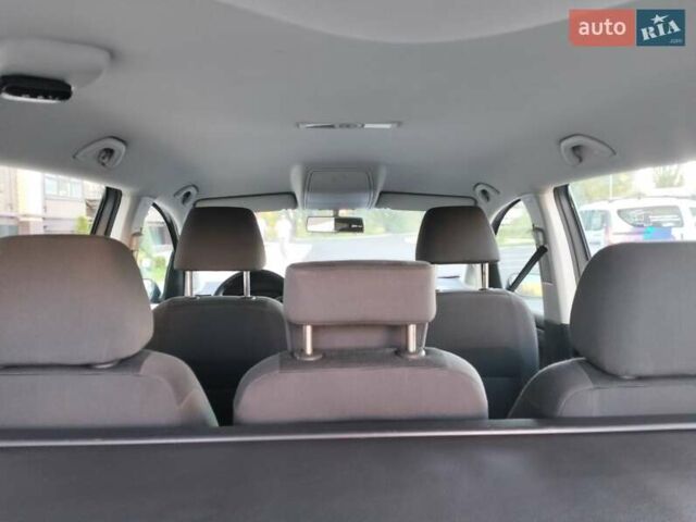 Серый Фольксваген Туран, объемом двигателя 1.6 л и пробегом 227 тыс. км за 7200 $, фото 12 на Automoto.ua