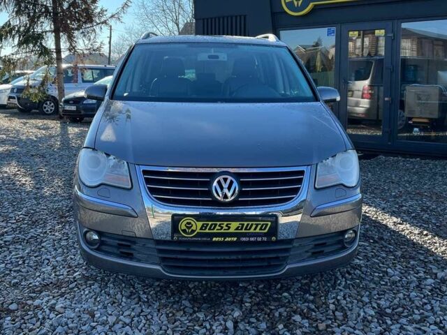 Серый Фольксваген Туран, объемом двигателя 1.4 л и пробегом 242 тыс. км за 7000 $, фото 1 на Automoto.ua