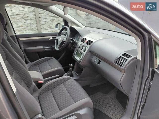 Серый Фольксваген Туран, объемом двигателя 1.6 л и пробегом 196 тыс. км за 7499 $, фото 14 на Automoto.ua