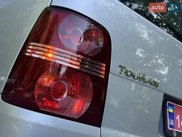 Сірий Фольксваген Туран, об'ємом двигуна 1.6 л та пробігом 230 тис. км за 6750 $, фото 62 на Automoto.ua