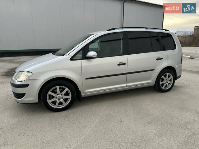 Серый Фольксваген Туран, объемом двигателя 1.6 л и пробегом 215 тыс. км за 6800 $, фото 4 на Automoto.ua