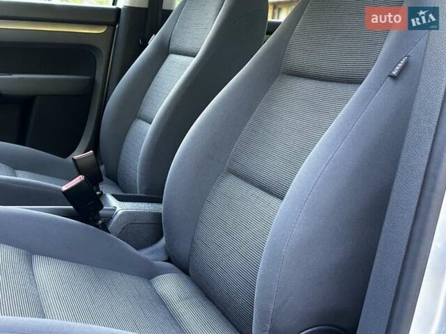 Сірий Фольксваген Туран, об'ємом двигуна 1.6 л та пробігом 230 тис. км за 6750 $, фото 76 на Automoto.ua