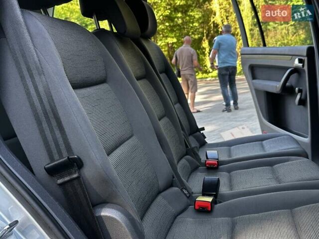 Сірий Фольксваген Туран, об'ємом двигуна 1.6 л та пробігом 230 тис. км за 6750 $, фото 97 на Automoto.ua