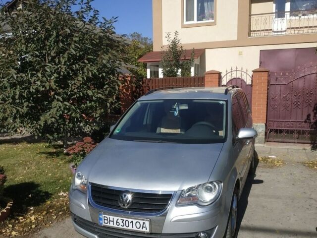 Серый Фольксваген Туран, объемом двигателя 1.4 л и пробегом 216 тыс. км за 6600 $, фото 4 на Automoto.ua