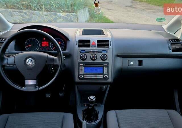 Сірий Фольксваген Туран, об'ємом двигуна 1.6 л та пробігом 225 тис. км за 7777 $, фото 34 на Automoto.ua