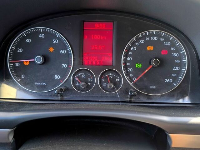 Сірий Фольксваген Туран, об'ємом двигуна 1.4 л та пробігом 208 тис. км за 4200 $, фото 8 на Automoto.ua