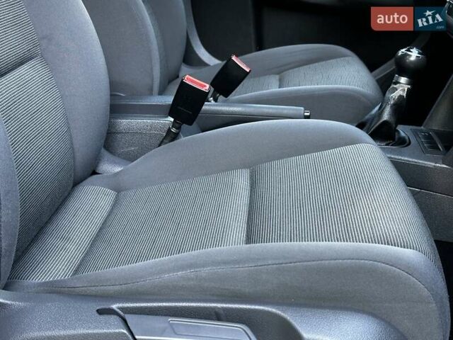 Сірий Фольксваген Туран, об'ємом двигуна 1.6 л та пробігом 230 тис. км за 6750 $, фото 81 на Automoto.ua