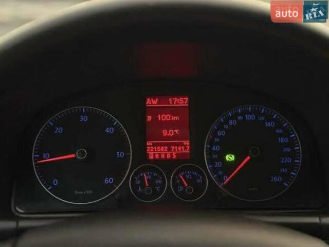 Серый Фольксваген Туран, объемом двигателя 1.9 л и пробегом 222 тыс. км за 7700 $, фото 4 на Automoto.ua