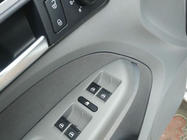 Серый Фольксваген Туран, объемом двигателя 1.4 л и пробегом 216 тыс. км за 6600 $, фото 5 на Automoto.ua