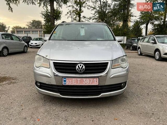 Серый Фольксваген Туран, объемом двигателя 1.6 л и пробегом 262 тыс. км за 6700 $, фото 1 на Automoto.ua
