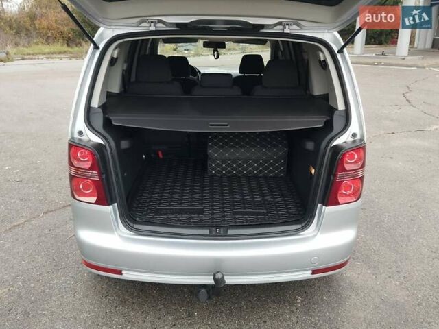 Серый Фольксваген Туран, объемом двигателя 1.6 л и пробегом 254 тыс. км за 7650 $, фото 50 на Automoto.ua