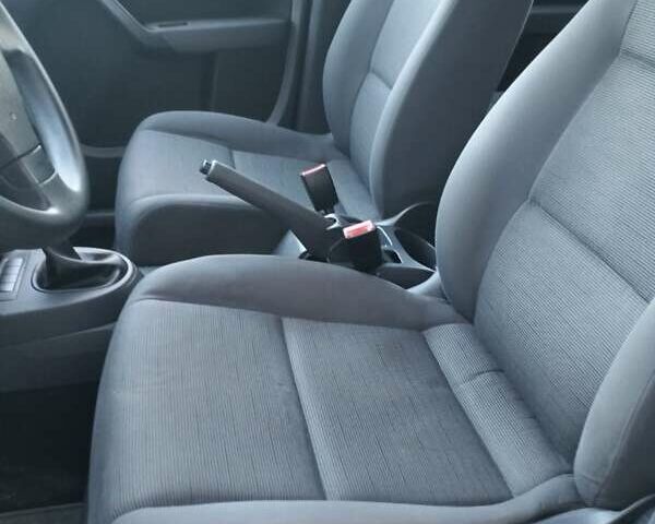 Серый Фольксваген Туран, объемом двигателя 1.6 л и пробегом 227 тыс. км за 7200 $, фото 10 на Automoto.ua