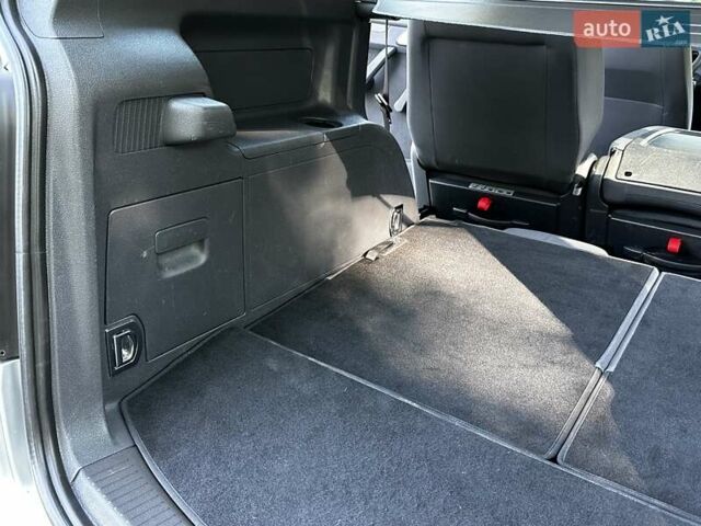 Сірий Фольксваген Туран, об'ємом двигуна 1.6 л та пробігом 230 тис. км за 6750 $, фото 109 на Automoto.ua