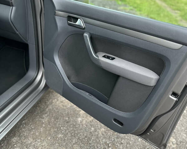 Серый Фольксваген Туран, объемом двигателя 1.4 л и пробегом 238 тыс. км за 6400 $, фото 35 на Automoto.ua