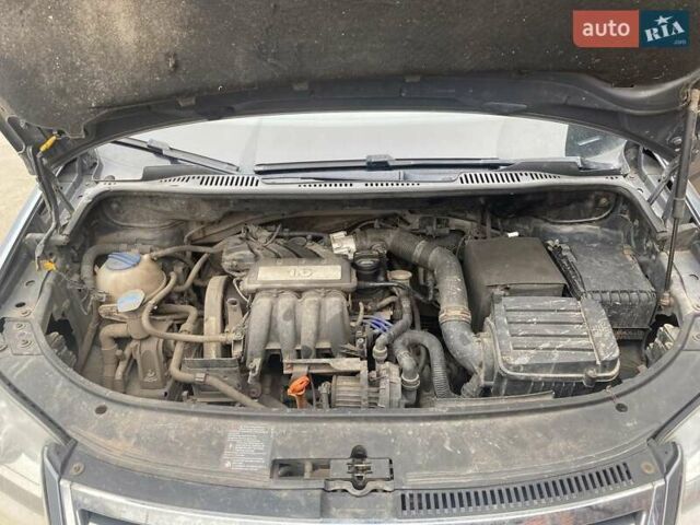 Серый Фольксваген Туран, объемом двигателя 1.6 л и пробегом 225 тыс. км за 6000 $, фото 16 на Automoto.ua