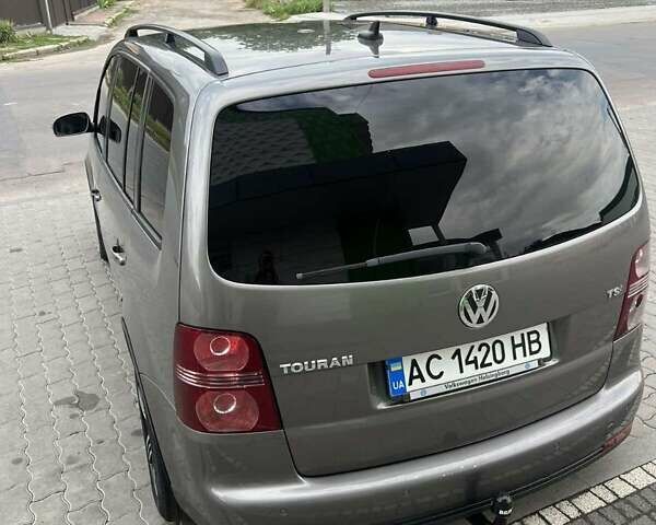 Серый Фольксваген Туран, объемом двигателя 1.4 л и пробегом 278 тыс. км за 5300 $, фото 4 на Automoto.ua