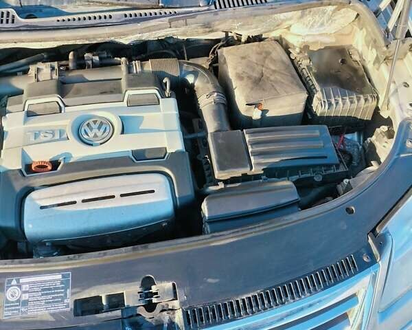 Серый Фольксваген Туран, объемом двигателя 1.4 л и пробегом 203 тыс. км за 7200 $, фото 6 на Automoto.ua