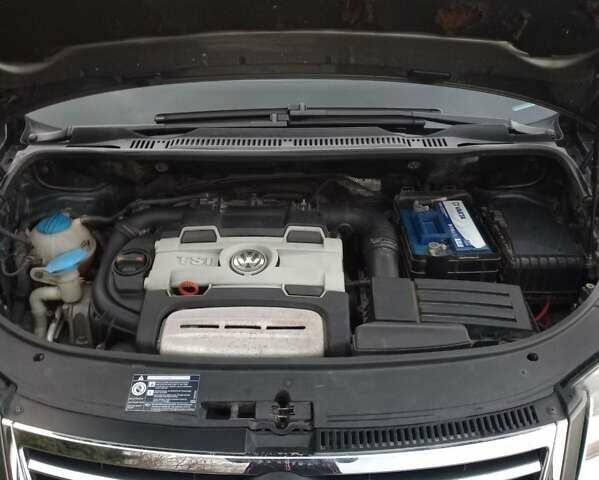 Серый Фольксваген Туран, объемом двигателя 1.4 л и пробегом 217 тыс. км за 7200 $, фото 2 на Automoto.ua