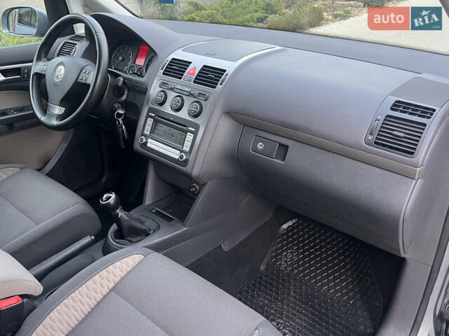 Сірий Фольксваген Туран, об'ємом двигуна 1.4 л та пробігом 48 тис. км за 8999 $, фото 40 на Automoto.ua
