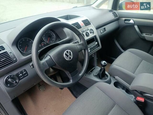 Серый Фольксваген Туран, объемом двигателя 1.6 л и пробегом 224 тыс. км за 7300 $, фото 11 на Automoto.ua