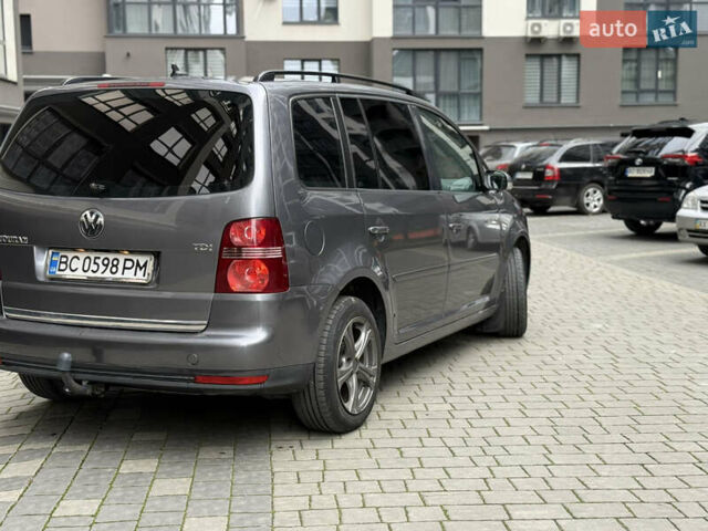 Серый Фольксваген Туран, объемом двигателя 1.9 л и пробегом 282 тыс. км за 6900 $, фото 22 на Automoto.ua
