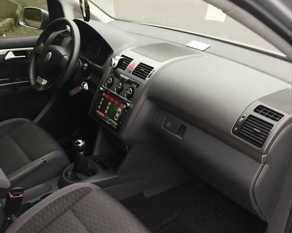 Серый Фольксваген Туран, объемом двигателя 1.6 л и пробегом 254 тыс. км за 7650 $, фото 29 на Automoto.ua