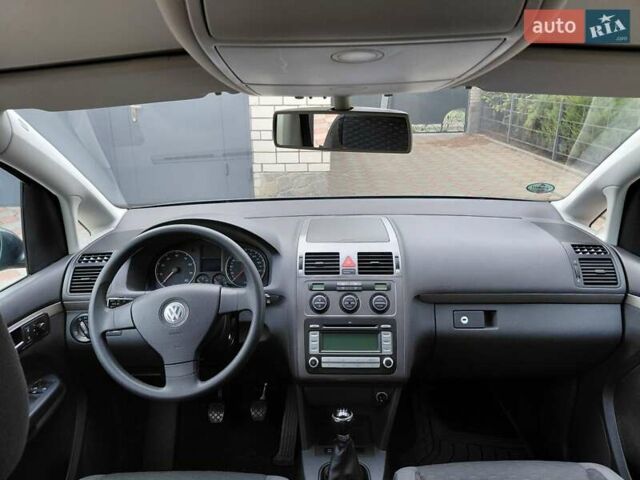 Серый Фольксваген Туран, объемом двигателя 1.6 л и пробегом 196 тыс. км за 7499 $, фото 22 на Automoto.ua