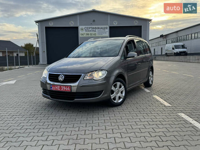 Серый Фольксваген Туран, объемом двигателя 1.4 л и пробегом 210 тыс. км за 5899 $, фото 1 на Automoto.ua