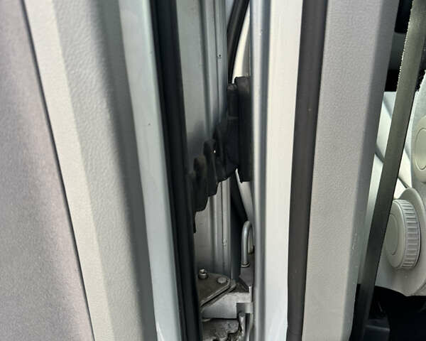 Серый Фольксваген Туран, объемом двигателя 1.6 л и пробегом 199 тыс. км за 7699 $, фото 24 на Automoto.ua