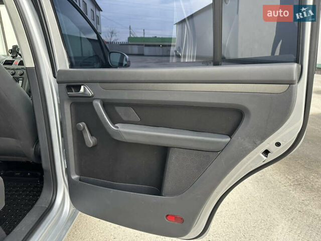 Серый Фольксваген Туран, объемом двигателя 1.6 л и пробегом 215 тыс. км за 6800 $, фото 37 на Automoto.ua