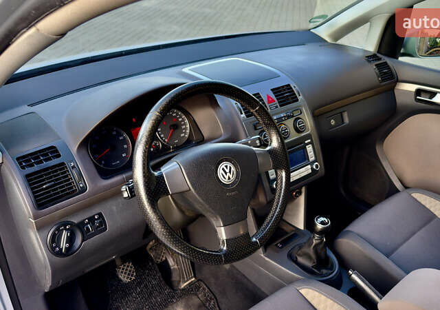 Сірий Фольксваген Туран, об'ємом двигуна 1.6 л та пробігом 218 тис. км за 8400 $, фото 25 на Automoto.ua