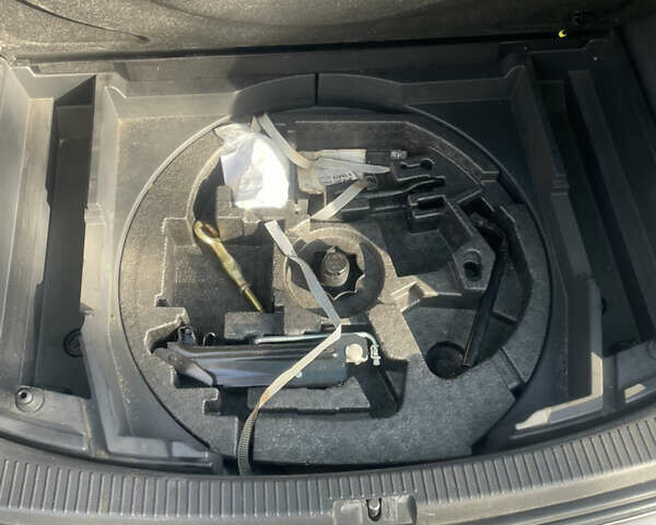 Серый Фольксваген Туран, объемом двигателя 1.39 л и пробегом 220 тыс. км за 4800 $, фото 20 на Automoto.ua